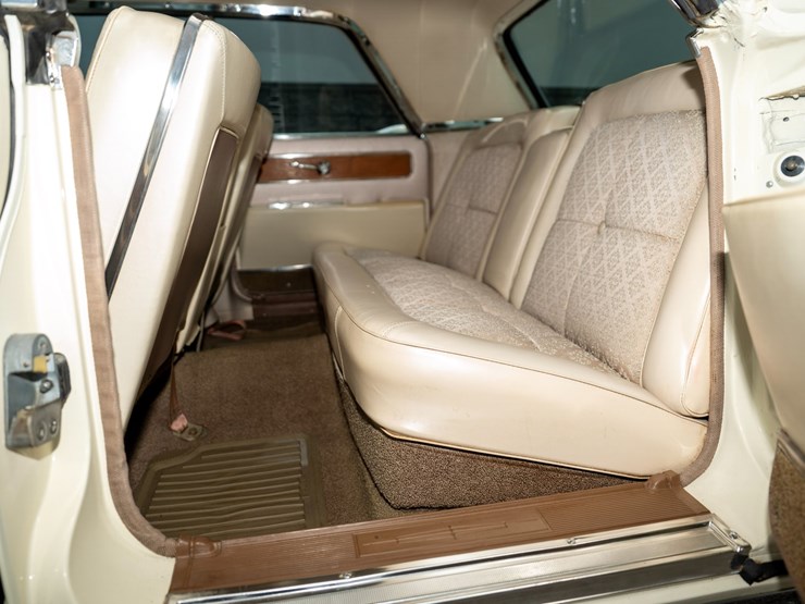 #111-•-1962-lincoln-continental-sedan-image-67