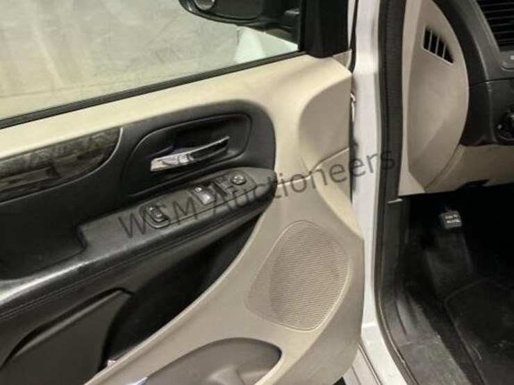 2014-dodge-grand-caravan-image-27