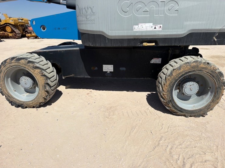 2015-jlg-8042-image-8