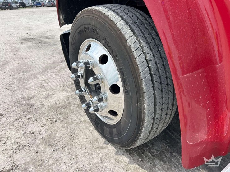 2005-freightliner-m2-106-image-36