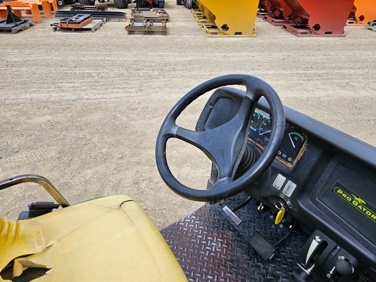 2020-john-deere-gator-image-29