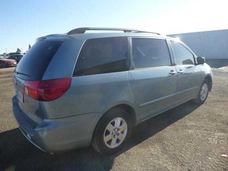 2006-toyota-sienna-image-3