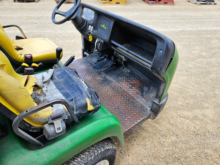 2020-john-deere-gator-image-27