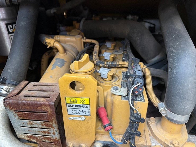 2015-caterpillar-259d-image-16