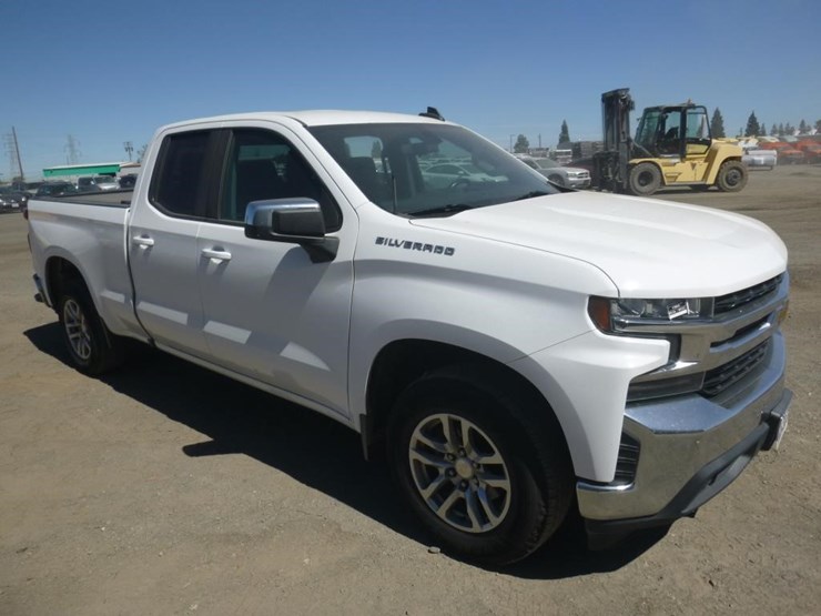 2020-chevrolet-1500-image-2