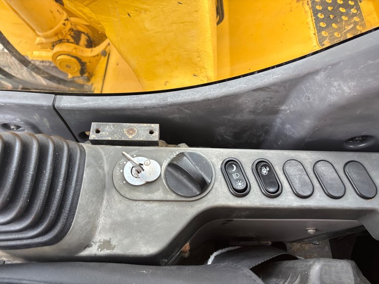 komatsu-pc138us-image-21
