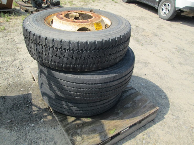 #53835-•-michelin-245/70r-19.5-tires-and-rims-inv#53835-image-2
