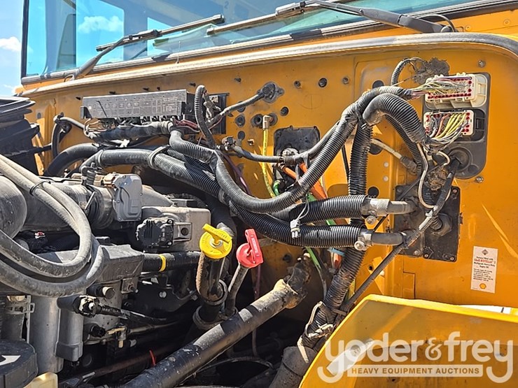 2011-international-3000-image-35