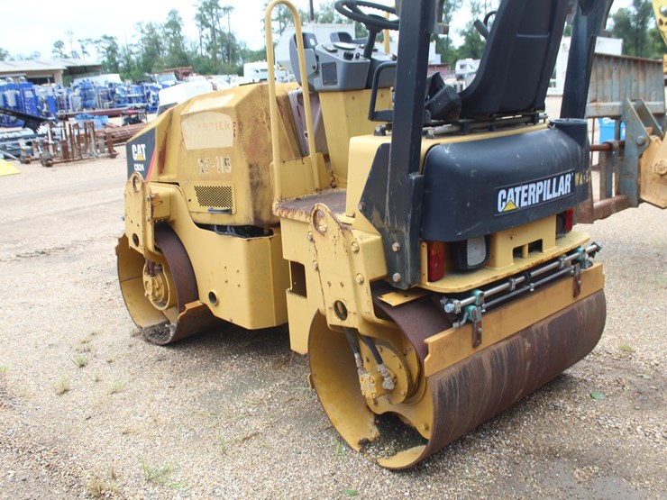 caterpillar-cb24-image-3