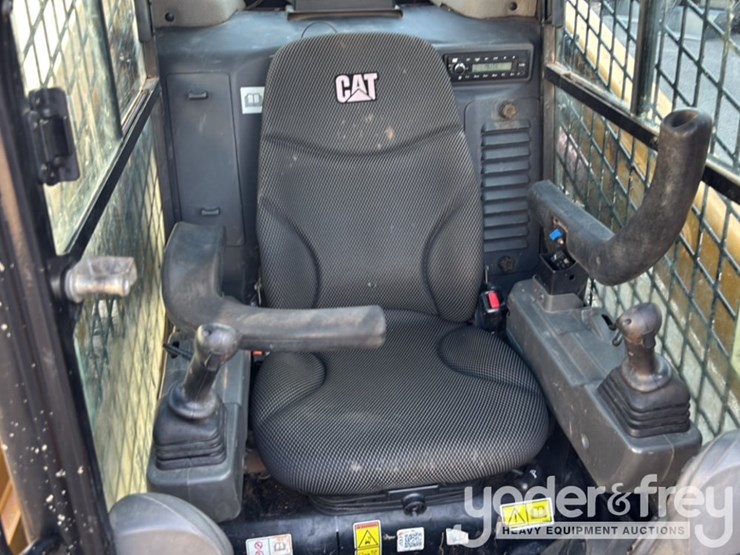 2021-caterpillar-259d3-image-31