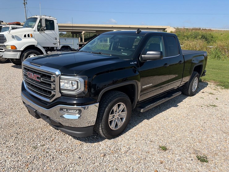 #102-•-2018-gmc-sierra-1500-4x4-image-1