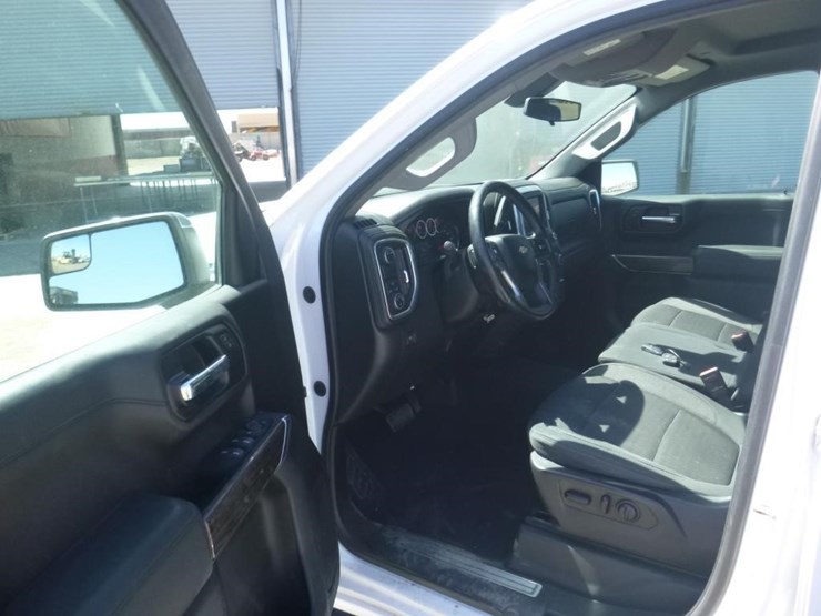 2020-chevrolet-1500-image-5