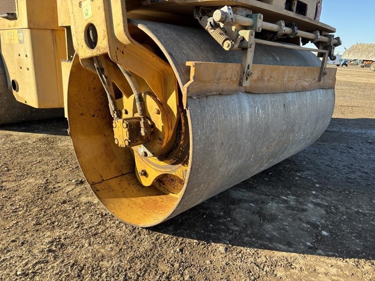 caterpillar-cb24-image-14