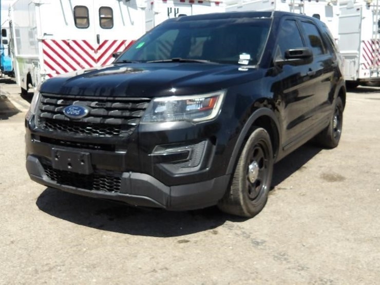 2017-ford-explorer-image-1