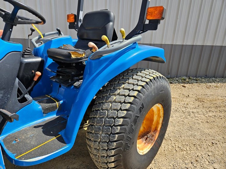 new-holland-tc25-image-17