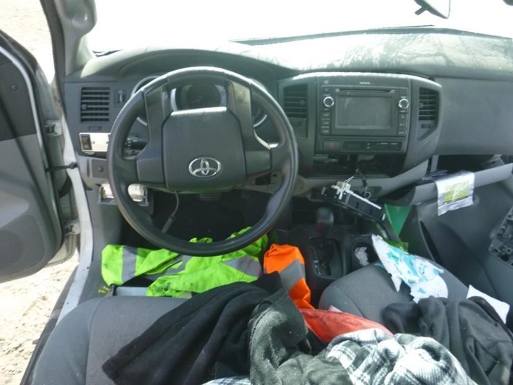 2013-toyota-tacoma-image-6