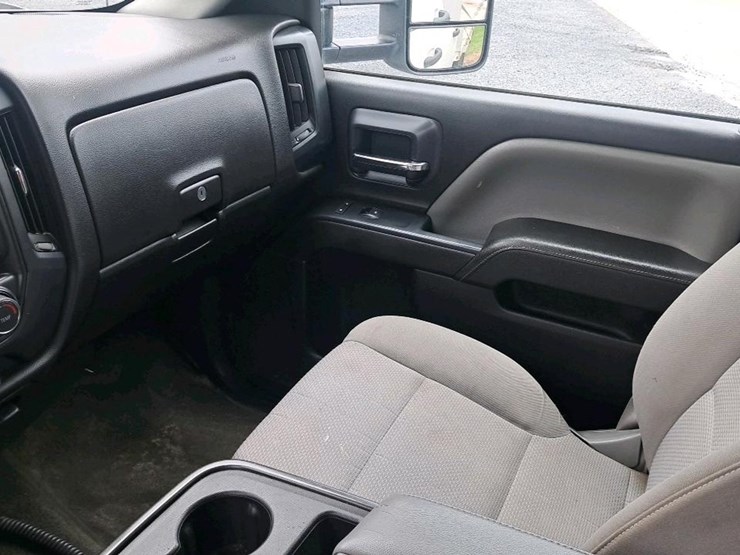 2015-chevrolet-2500-image-11