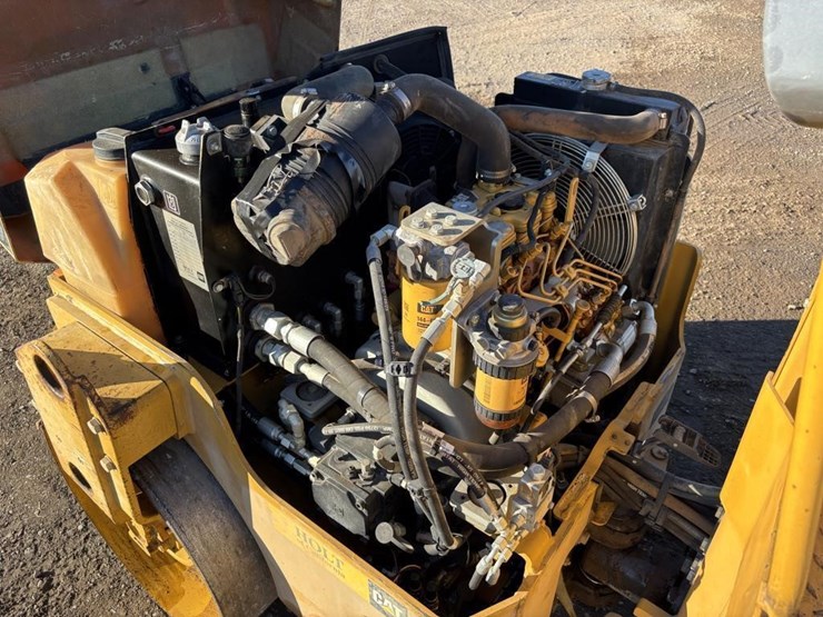 caterpillar-cb24-image-27