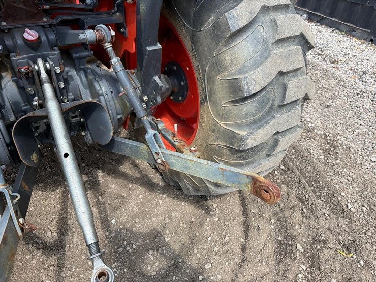 2017-kubota-l4701-image-16