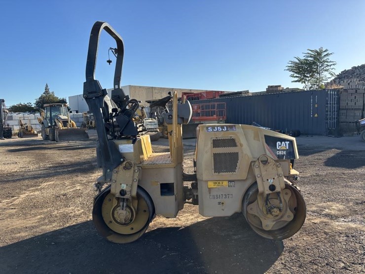 caterpillar-cb24-image-7