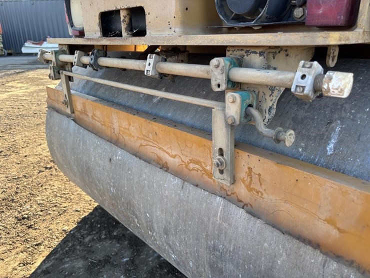 caterpillar-cb24-image-16
