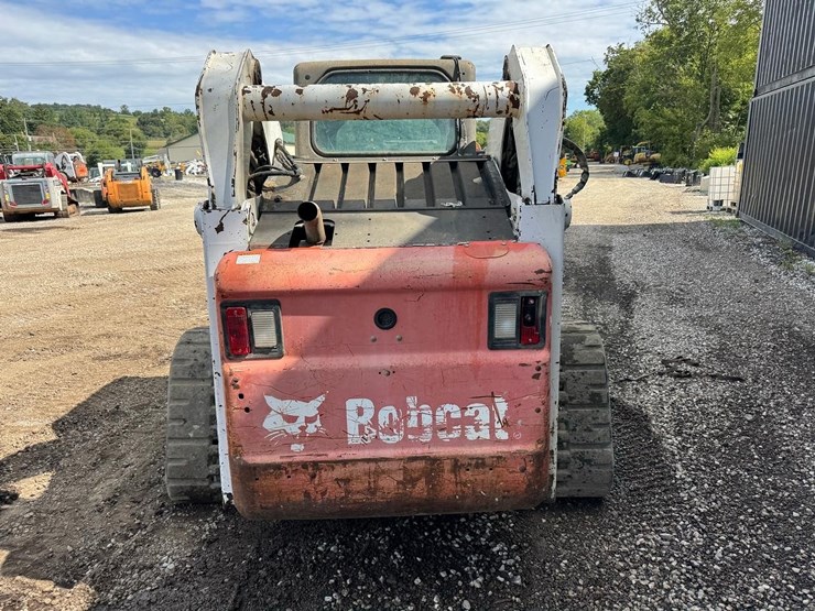 2010-bobcat-t320-image-5