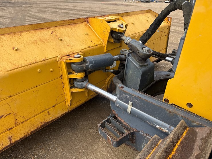 2022-deere-450k-lgp-image-11