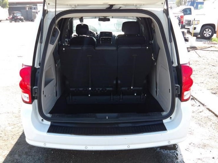 2017-dodge-grand-caravan-image-12