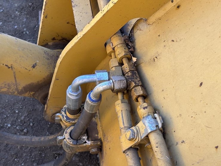 caterpillar-416c-image-14