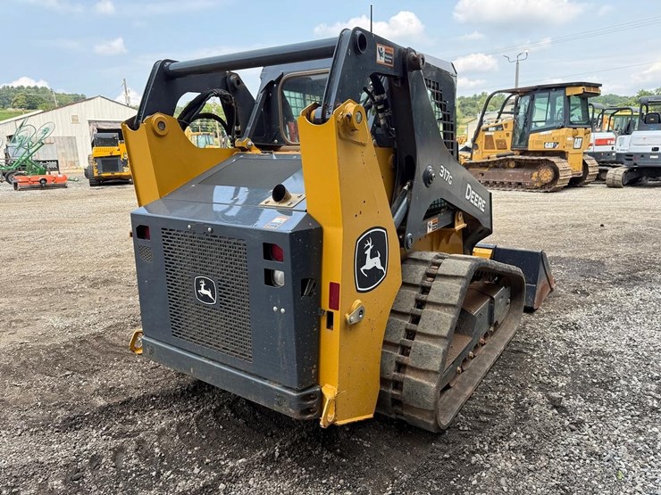 2021-deere-317g-image-4