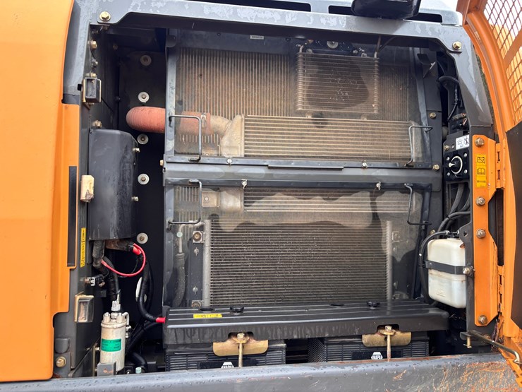case-cx210d-image-17