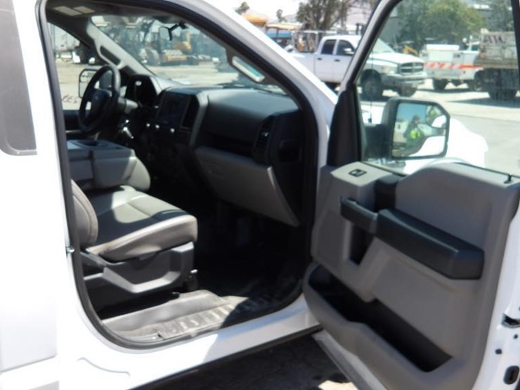 2017-ford-f150-xl-image-14