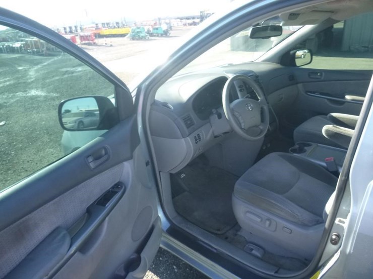2006-toyota-sienna-image-5