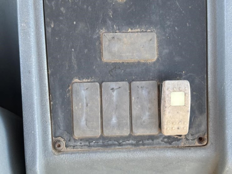 caterpillar-416c-image-41