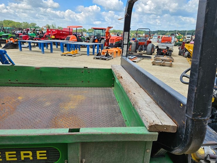 2020-john-deere-gator-image-25