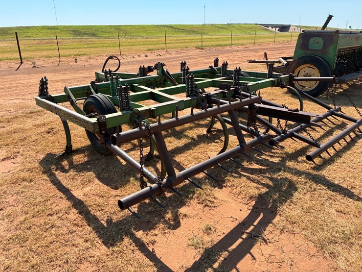 john-deere-100-image-5