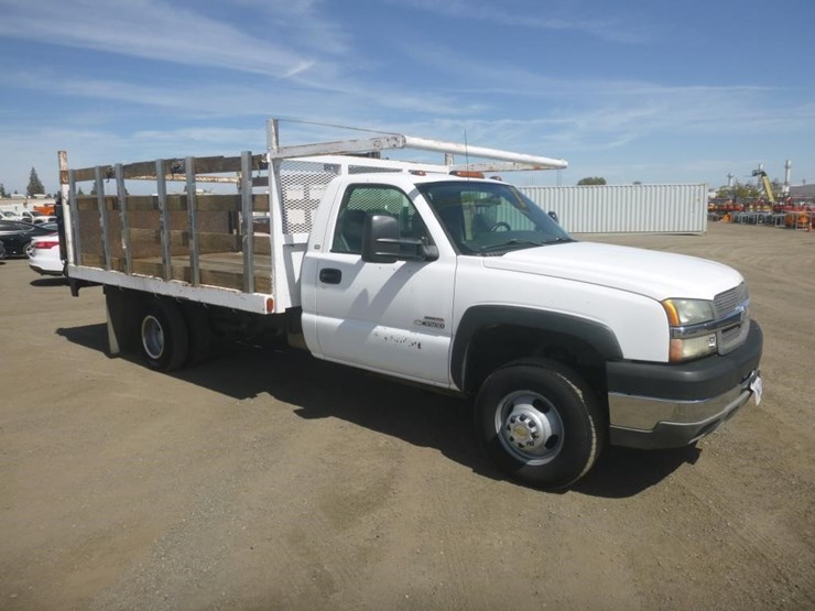 2004-chevrolet-3500-image-2