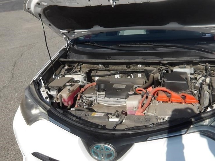 2018-toyota-rav4-image-10