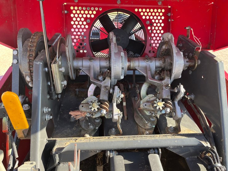 2020-massey-ferguson-1840-image-15