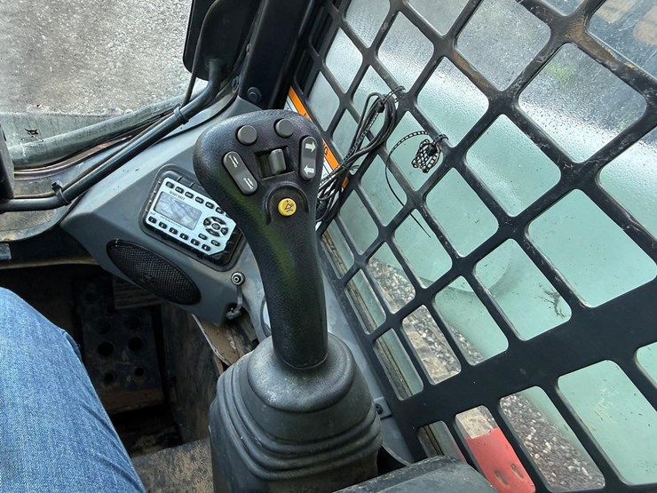 2023-bobcat-t770-image-22
