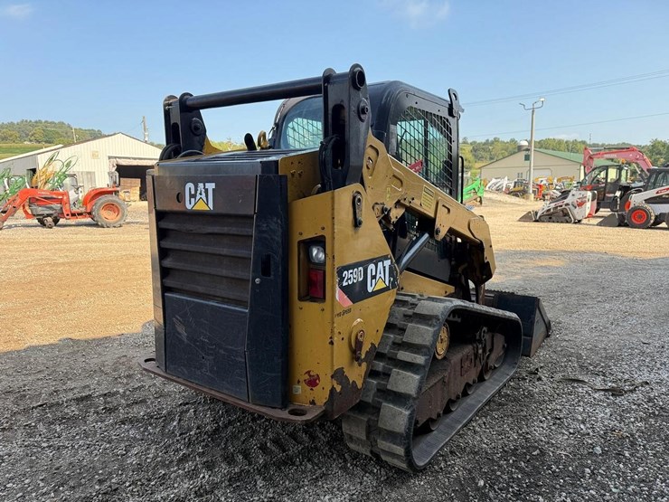 2015-caterpillar-259d-image-4