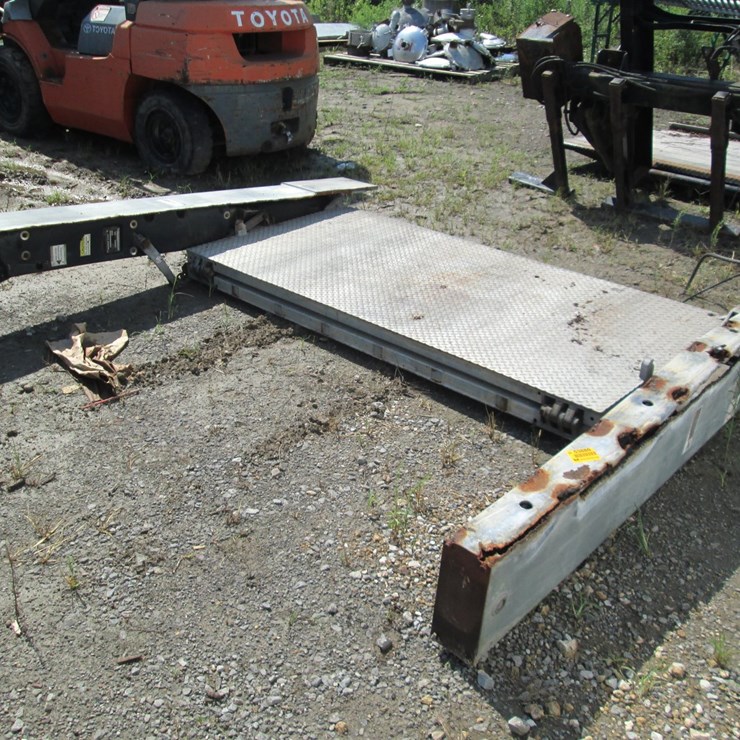 #53880 • Maxon 7' Lift Gate INV#53880