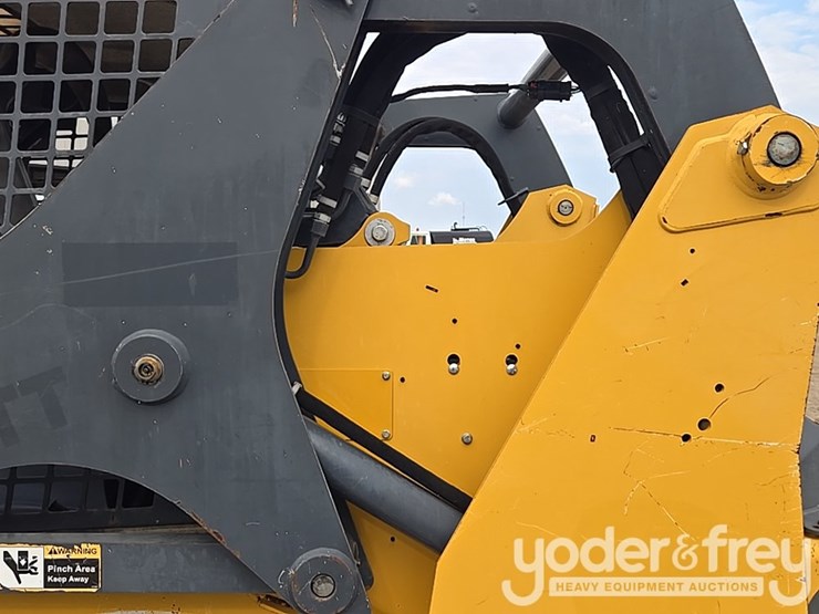 2018-deere-317g-image-25