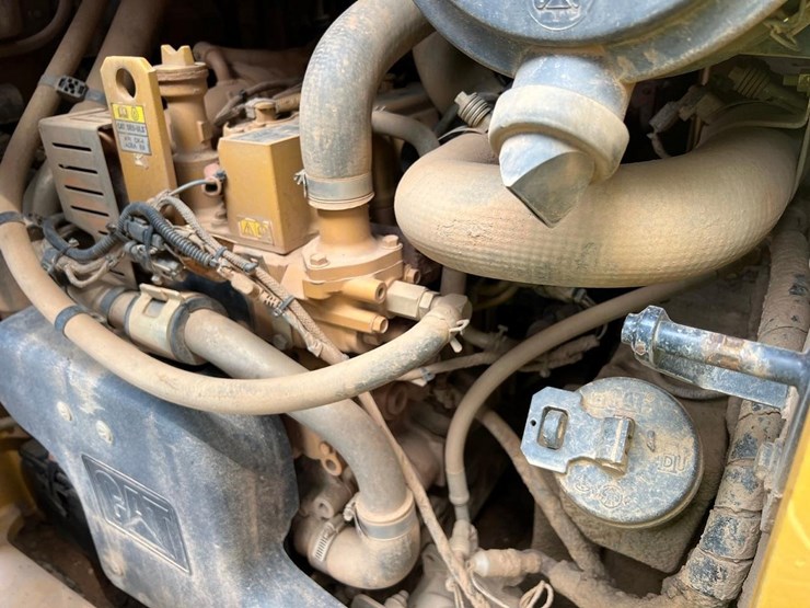 2020-caterpillar-279d3-image-15