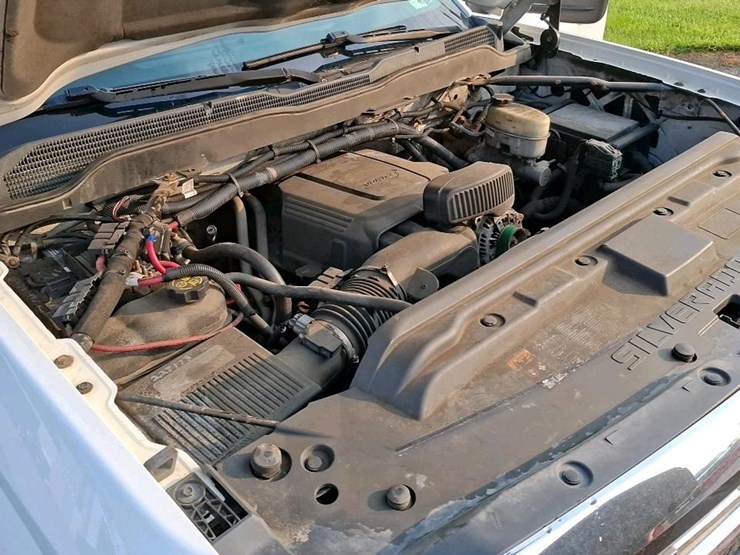 2015-chevrolet-2500-image-18