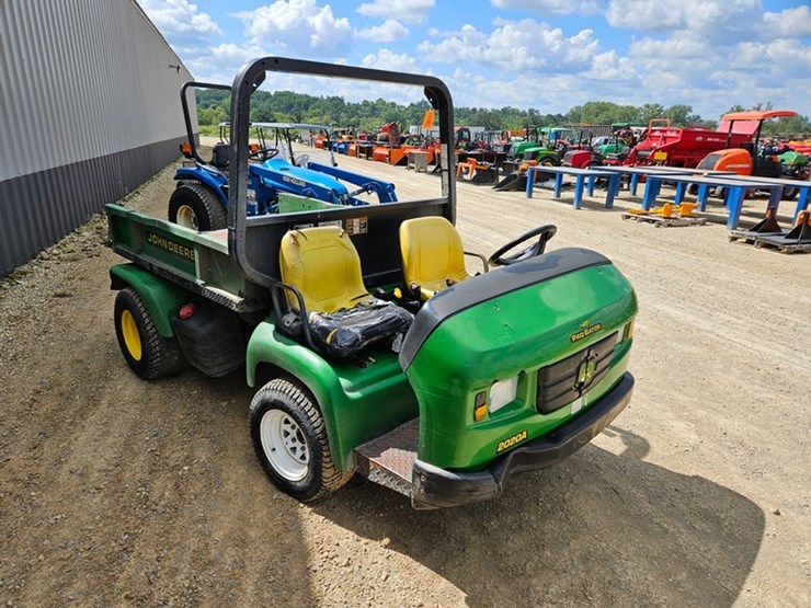 2020-john-deere-gator-image-7