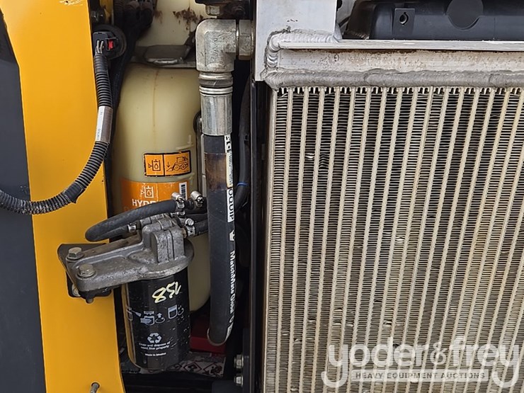 2018-deere-317g-image-36