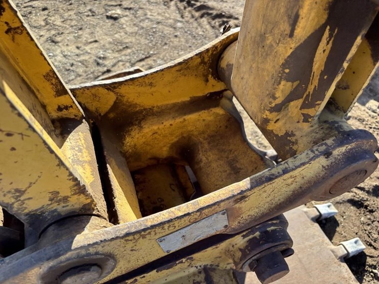 caterpillar-416c-image-21
