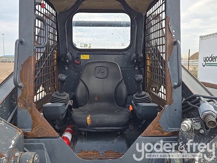 2018-deere-317g-image-41