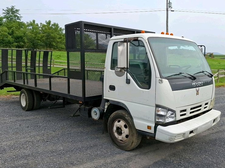 #371-•-2007-isuzu-flatbed-truck-image-9